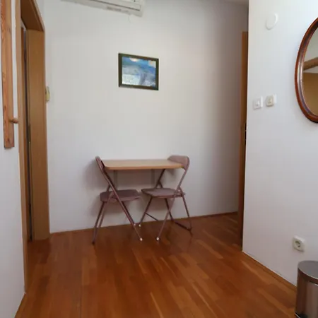 アパート Simple -no Parking *