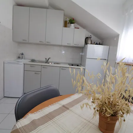 Apartment Simple -no Parking Makarska