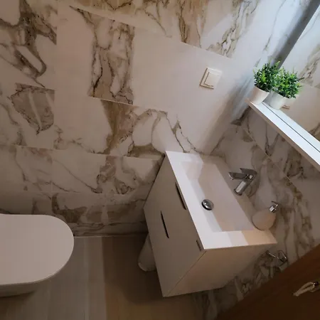 Simple -no Parking Appartement Makarska